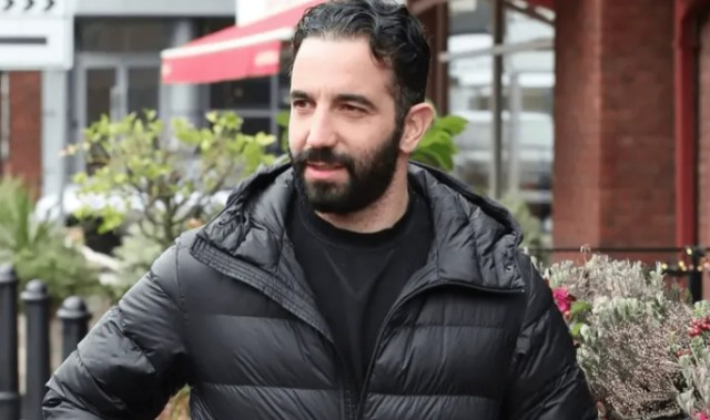 绝了，才从曼联下课！阿莫林喜笑颜开，明着摆烂，球迷嘘声一片|保时捷|欧冠|葡萄牙|失业者|娇妻_新浪体育_新浪新闻